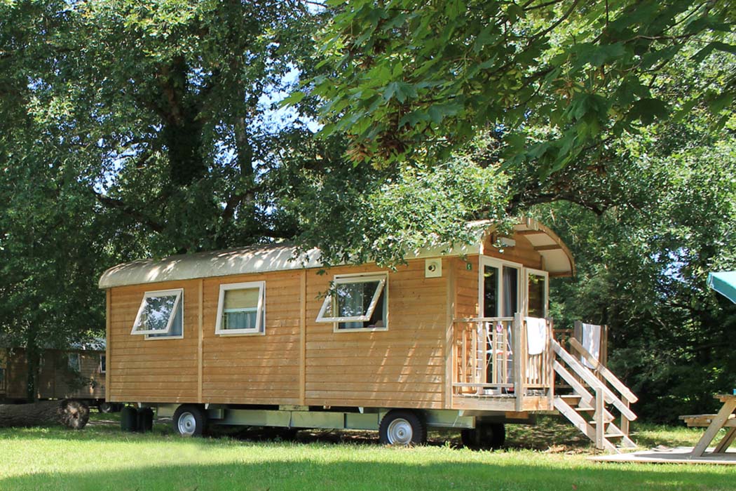 CITY KAMP Camping de Lyon - French Campsites